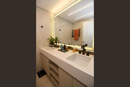 Apartamento à venda com 170m², 3 quartos e 3 vagasBanheiro da Suíte 2