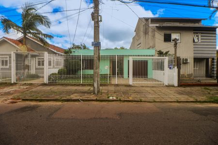 Casa à venda com 159m², 3 quartos e 2 vagas Casa à venda com 159m², 3 quartos e 2 vagasFachada
