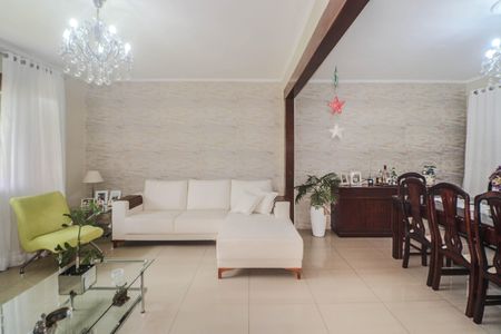 Casa à venda com 159m², 3 quartos e 2 vagas Casa à venda com 159m², 3 quartos e 2 vagasSala