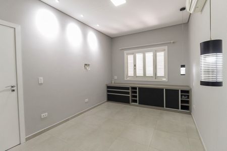 Casa à venda com 252m², 4 quartos e 3 vagasSuíte