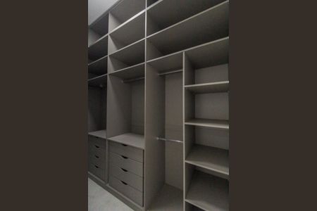 Casa à venda com 252m², 4 quartos e 3 vagasCloset da Suíte