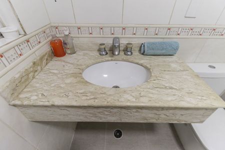 Casa à venda com 252m², 4 quartos e 3 vagasBanheiro 1