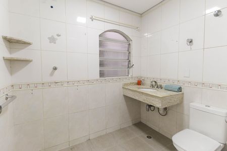 Casa à venda com 252m², 4 quartos e 3 vagasBanheiro 1