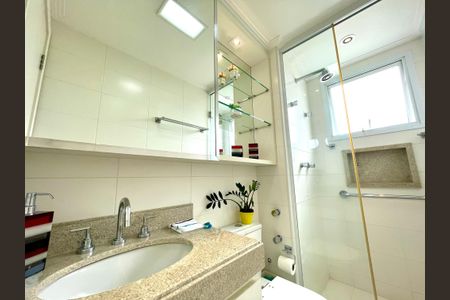 Apartamento à venda com 186m², 3 quartos e 5 vagasBanheiro da Suíte 2