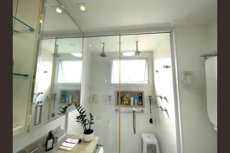 Apartamento à venda com 186m², 3 quartos e 5 vagasBanheiro da Suíte 1