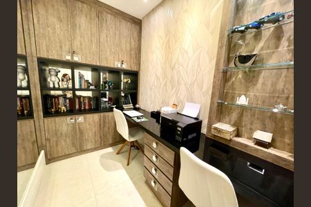 Apartamento à venda com 186m², 3 quartos e 5 vagasEscritório