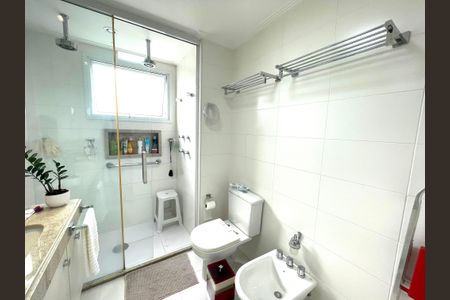 Apartamento à venda com 186m², 3 quartos e 5 vagasBanheiro da Suíte