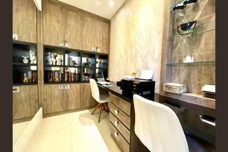 Apartamento à venda com 186m², 3 quartos e 5 vagasEscritório