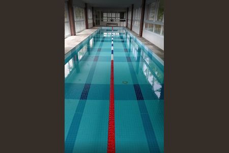 Apartamento à venda com 186m², 3 quartos e 5 vagas Apartamento à venda com 186m², 3 quartos e 5 vagasÁrea comum - Piscina