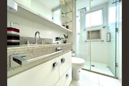 Apartamento à venda com 186m², 3 quartos e 5 vagasBanheiro da Suíte 2