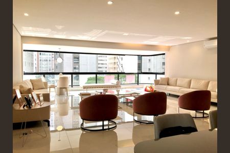 Apartamento à venda com 240m², 4 quartos e 3 vagasFoto 01