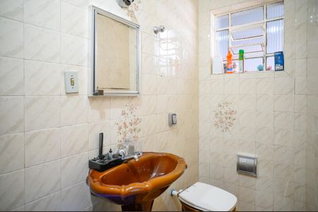 Casa à venda com 220m², 5 quartos e 4 vagasBanheiro de Serviço