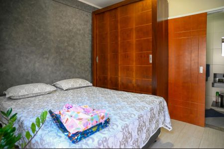 Casa à venda com 220m², 5 quartos e 4 vagasQuarto  de Serviço