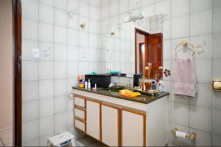 Casa à venda com 220m², 5 quartos e 4 vagasBanheiro Social