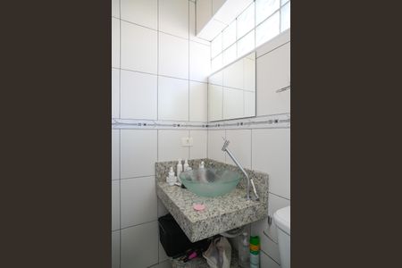 Casa à venda com 220m², 5 quartos e 4 vagasBanheiro Quarto 1 - Suite