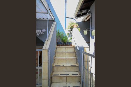 Casa à venda com 220m², 5 quartos e 4 vagasEscada para Edícula 