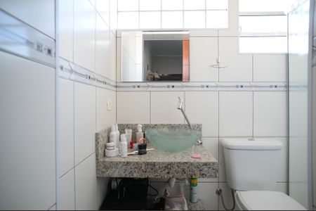 Casa à venda com 220m², 5 quartos e 4 vagasBanheiro Quarto 1 - Suite