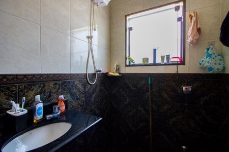 Casa à venda com 198m², 4 quartos e 2 vagas Casa à venda com 198m², 4 quartos e 2 vagasBanheiro da Suíte