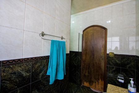 Casa à venda com 198m², 4 quartos e 2 vagas Casa à venda com 198m², 4 quartos e 2 vagasBanheiro social