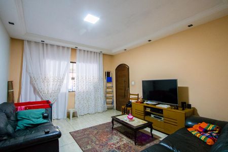 Casa à venda com 198m², 4 quartos e 2 vagas Casa à venda com 198m², 4 quartos e 2 vagasSala de TV