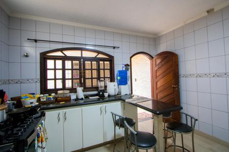 Casa à venda com 198m², 4 quartos e 2 vagas Casa à venda com 198m², 4 quartos e 2 vagasCozinha