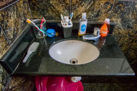 Casa à venda com 198m², 4 quartos e 2 vagas Casa à venda com 198m², 4 quartos e 2 vagasBanheiro da Suíte