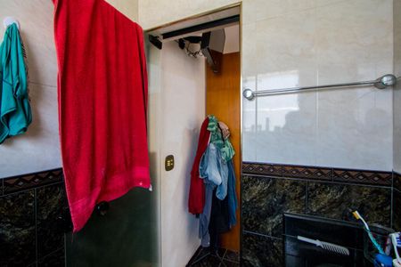 Casa à venda com 198m², 4 quartos e 2 vagas Casa à venda com 198m², 4 quartos e 2 vagasBanheiro da Suíte