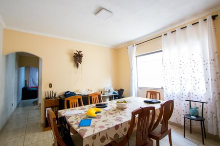 Casa à venda com 198m², 4 quartos e 2 vagas Casa à venda com 198m², 4 quartos e 2 vagasSala de Jantar