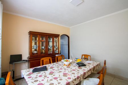 Casa à venda com 198m², 4 quartos e 2 vagas Casa à venda com 198m², 4 quartos e 2 vagasSala de Jantar