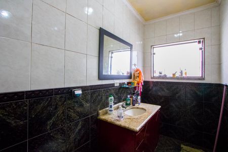 Casa à venda com 198m², 4 quartos e 2 vagas Casa à venda com 198m², 4 quartos e 2 vagasBanheiro social