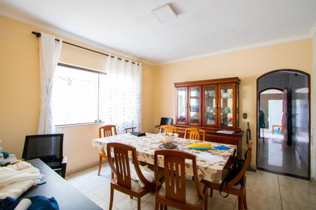 Casa à venda com 198m², 4 quartos e 2 vagas Casa à venda com 198m², 4 quartos e 2 vagasSala de Jantar