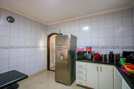 Casa à venda com 198m², 4 quartos e 2 vagas Casa à venda com 198m², 4 quartos e 2 vagasCozinha