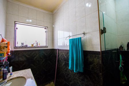 Casa à venda com 198m², 4 quartos e 2 vagas Casa à venda com 198m², 4 quartos e 2 vagasBanheiro social