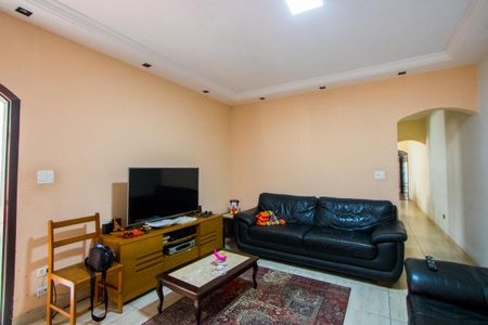 Casa à venda com 198m², 4 quartos e 2 vagas Casa à venda com 198m², 4 quartos e 2 vagasSala de TV