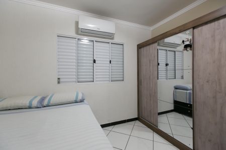 Casa à venda com 108m², 2 quartos e 1 vaga Casa à venda com 108m², 2 quartos e 1 vagaQuarto