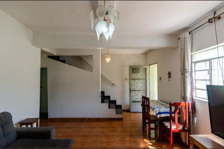 Casa à venda com 188m², 5 quartos e 2 vagasSala Casa 1