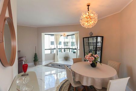 Apartamento à venda com 110m², 2 quartos e 2 vagasSala