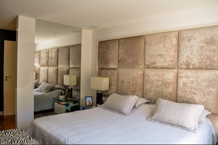 Casa de condomínio à venda com 458m², 5 quartos e 4 vagasSuíte 4