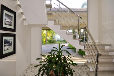 Casa de condomínio à venda com 458m², 5 quartos e 4 vagasEscada