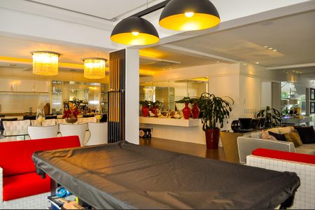 Casa de condomínio à venda com 458m², 5 quartos e 4 vagasSala