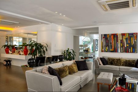 Casa de condomínio à venda com 458m², 5 quartos e 4 vagasSala