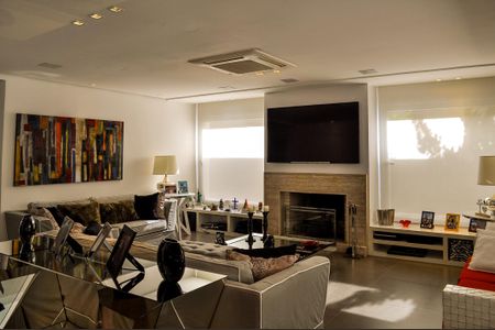 Casa de condomínio à venda com 458m², 5 quartos e 4 vagasSala