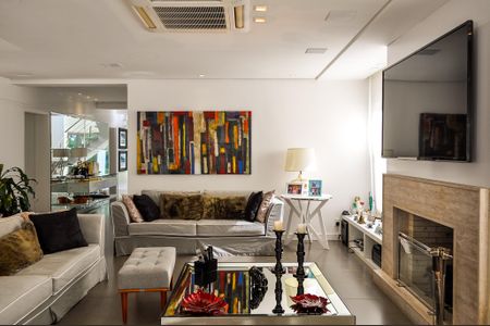 Casa de condomínio à venda com 458m², 5 quartos e 4 vagasSala