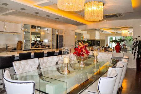 Casa de condomínio à venda com 458m², 5 quartos e 4 vagasSala de Jantar