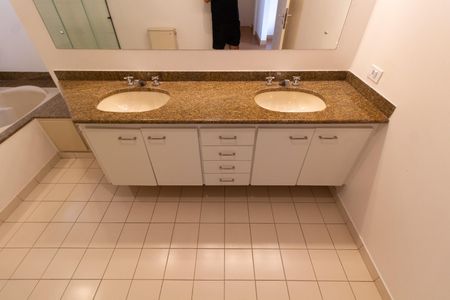 Apartamento à venda com 450m², 6 quartos e 3 vagasBanheiro da Suíte master