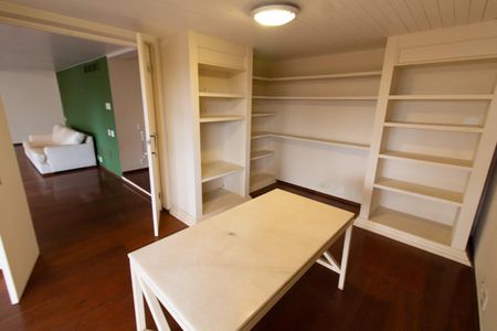 Apartamento à venda com 450m², 6 quartos e 3 vagasEscritório