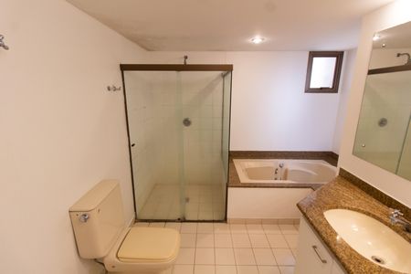 Apartamento à venda com 450m², 6 quartos e 3 vagasBanheiro da Suíte master