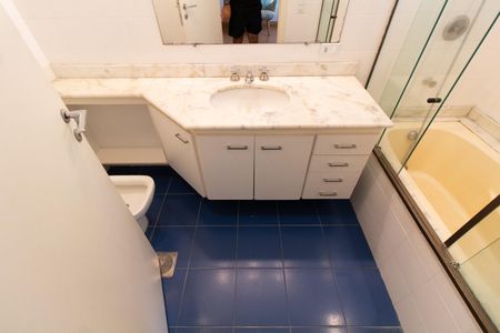 Apartamento à venda com 450m², 6 quartos e 3 vagasBanheiro da Suíte 2