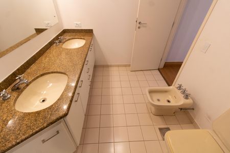 Apartamento à venda com 450m², 6 quartos e 3 vagasBanheiro da Suíte master