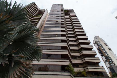 Apartamento à venda com 450m², 6 quartos e 3 vagasFachada